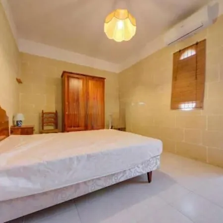 An Excellent Getaway Choice, In The Midst Of Qbajjar And Marsalforn Bay! Apartamento Zebbug (Gozo)